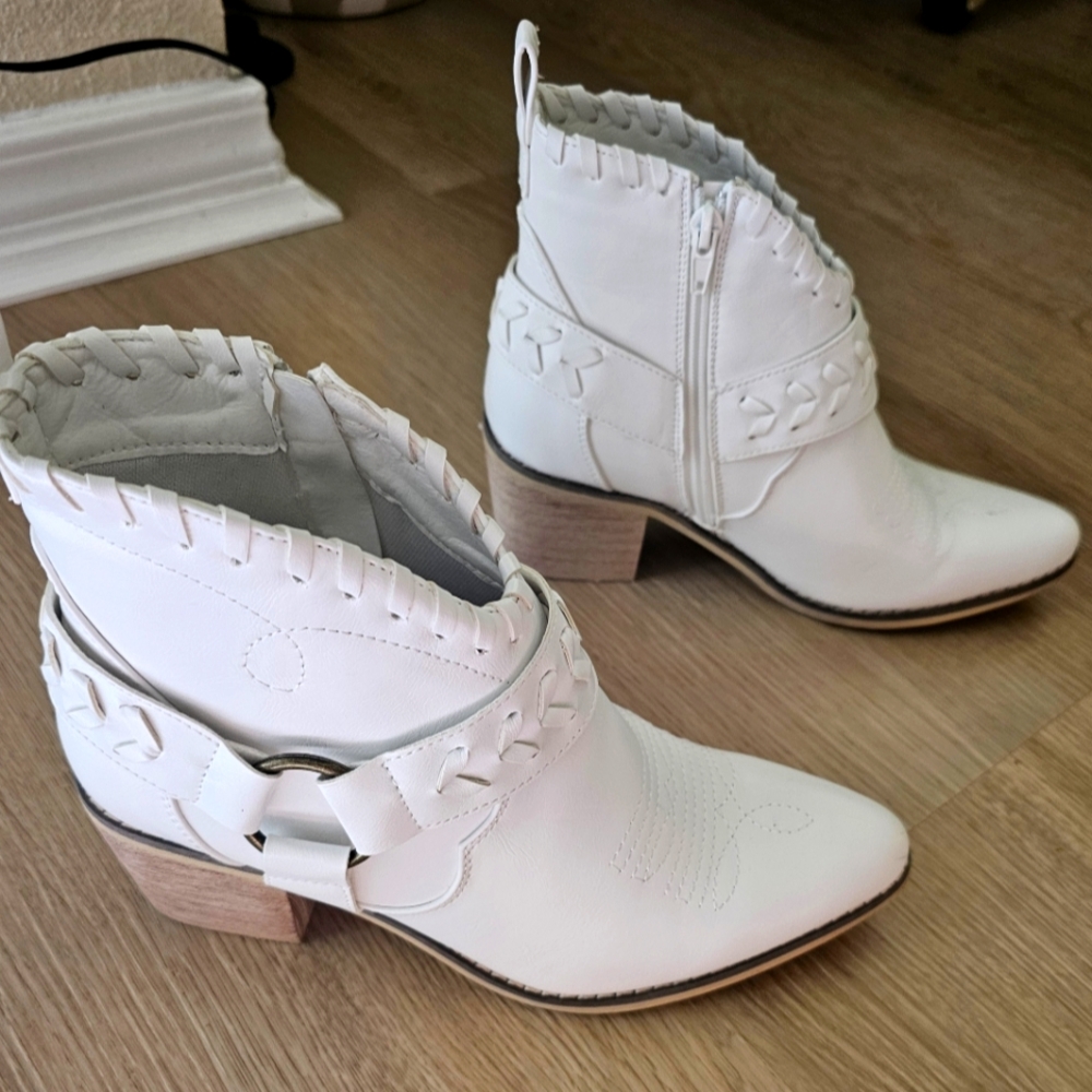 Brand New Altar'd State White Zip Booties - Size: 6.5